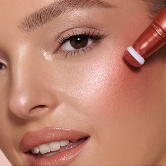 Charlotte Tilbury Pinkgasm Beauty Light Wand - Picture 7 of 12